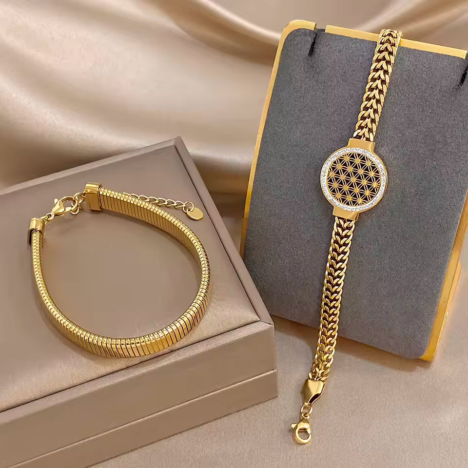 Vintage Gold-Tone Pendant Bracelet